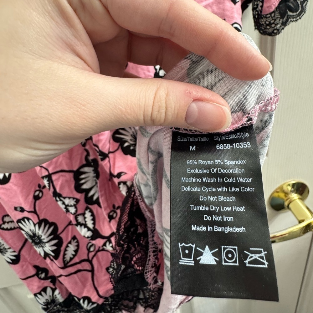 Floral Pink and Black Women's Sleepwear shorts Set - Picture 4 of 12